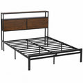 Cama de metal y madera